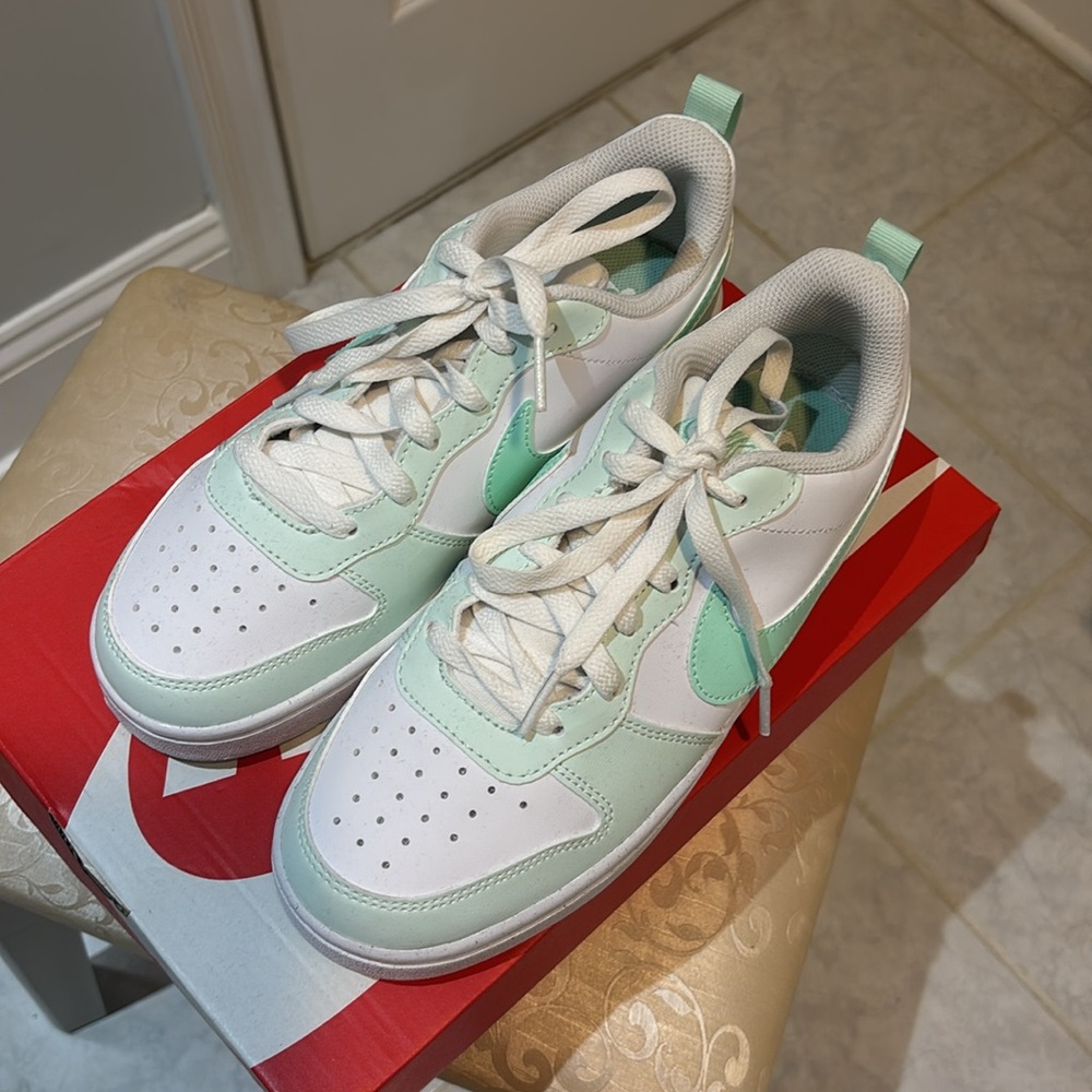 Nike Court Borough Low Recraft GS. Size 5Y fits like a narrow women’s 7. - Picture 2 of 5